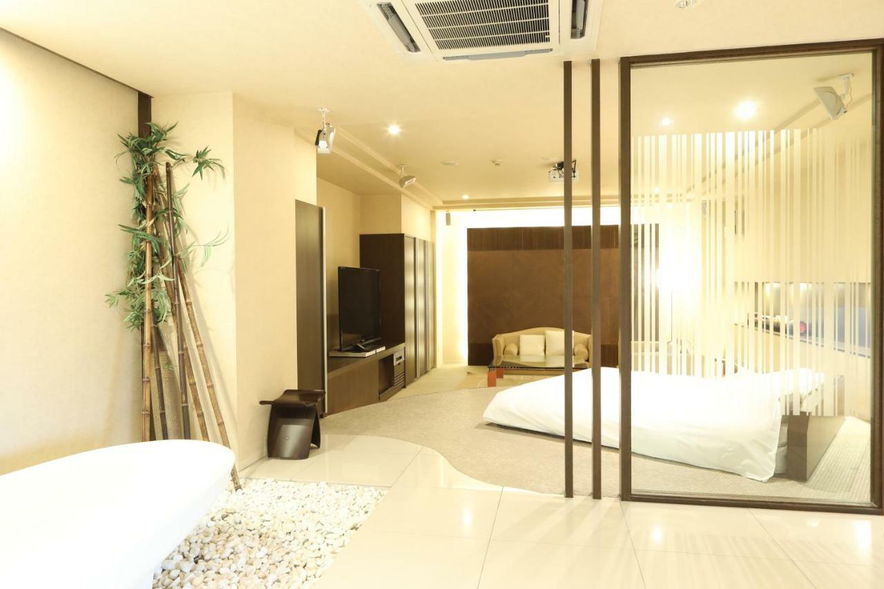 ซี-โฮเทล แอฟเฟตโต - สำหรับผู้ใหญ่เท่านั้น Hotel ซัปโปโร ภายนอก รูปภาพ